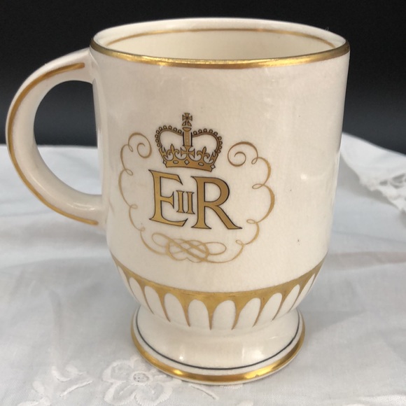 Coronation of Queen Elizabeth II Mug, By Bristol founded in 1652 England, 1953 - Picture 2 of 8